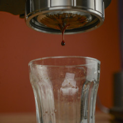 Aram koffie + standaard (yellow)