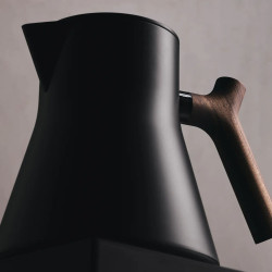 Fellow Corvo EKG PRO Matte Black with Walnut Handle | Elektrische waterkoker