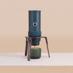 OutIn Foldable Coffee Stand  – opvouwbare houder voor koffiezetmachine