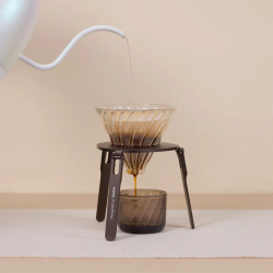OutIn Foldable Coffee Stand  – opvouwbare houder voor koffiezetmachine