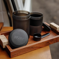 Wacaco Prestina (coal black) – een draagbare koffiemaker